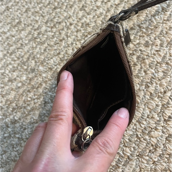 COACH wristlet with signature logo. NWOT, never used. - Picture 6 of 8